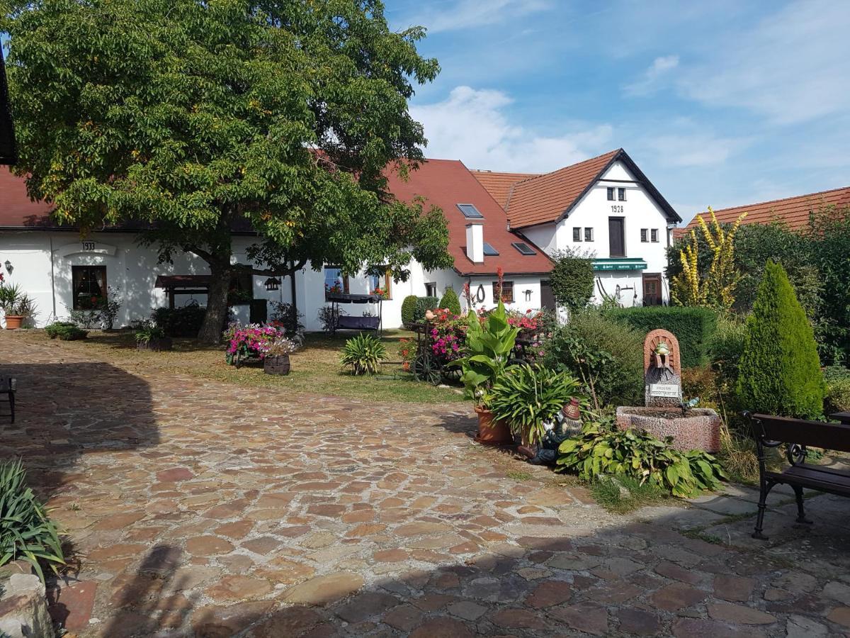 Hostinec Selsky Dvur Zbiroh Exteriör bild