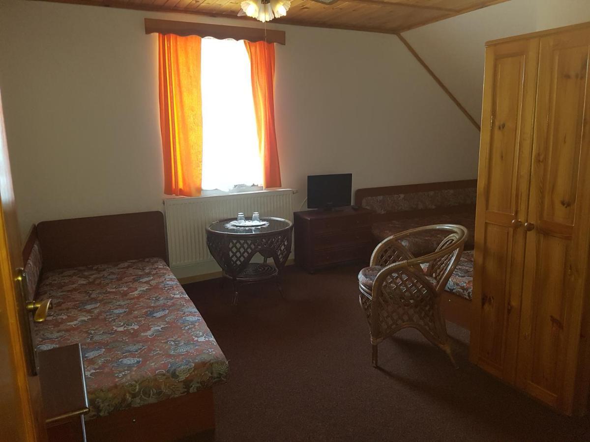 Hostinec Selsky Dvur Hotell Zbiroh Exteriör bild