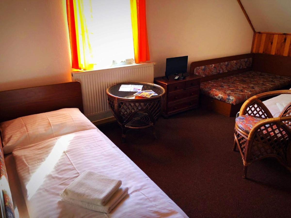 Hostinec Selsky Dvur Hotell Zbiroh Exteriör bild