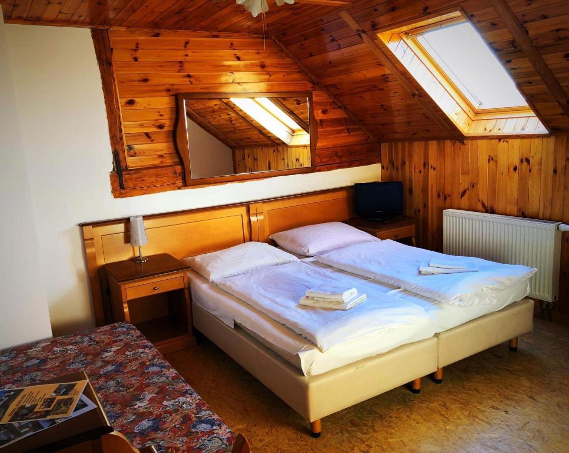 Hostinec Selsky Dvur Zbiroh Exteriör bild