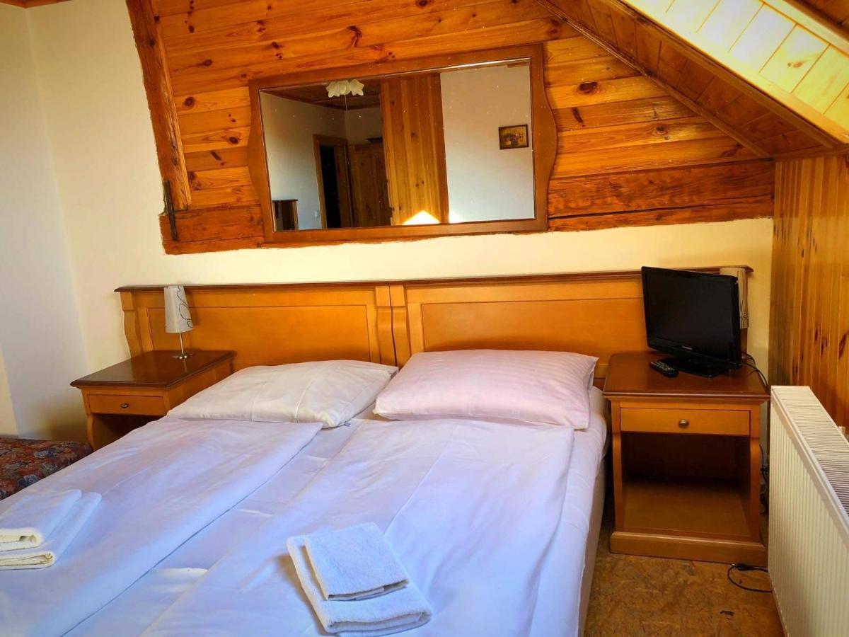 Hostinec Selsky Dvur Hotell Zbiroh Exteriör bild